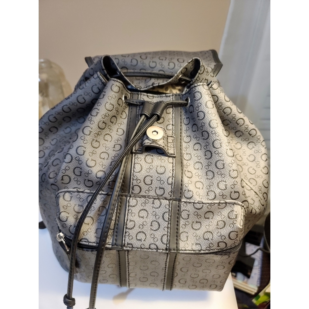Guess backpack - Picture 2 of 5